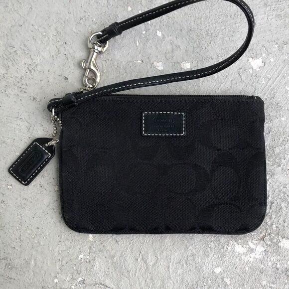 Coach Handbags - Coach Wristlet 